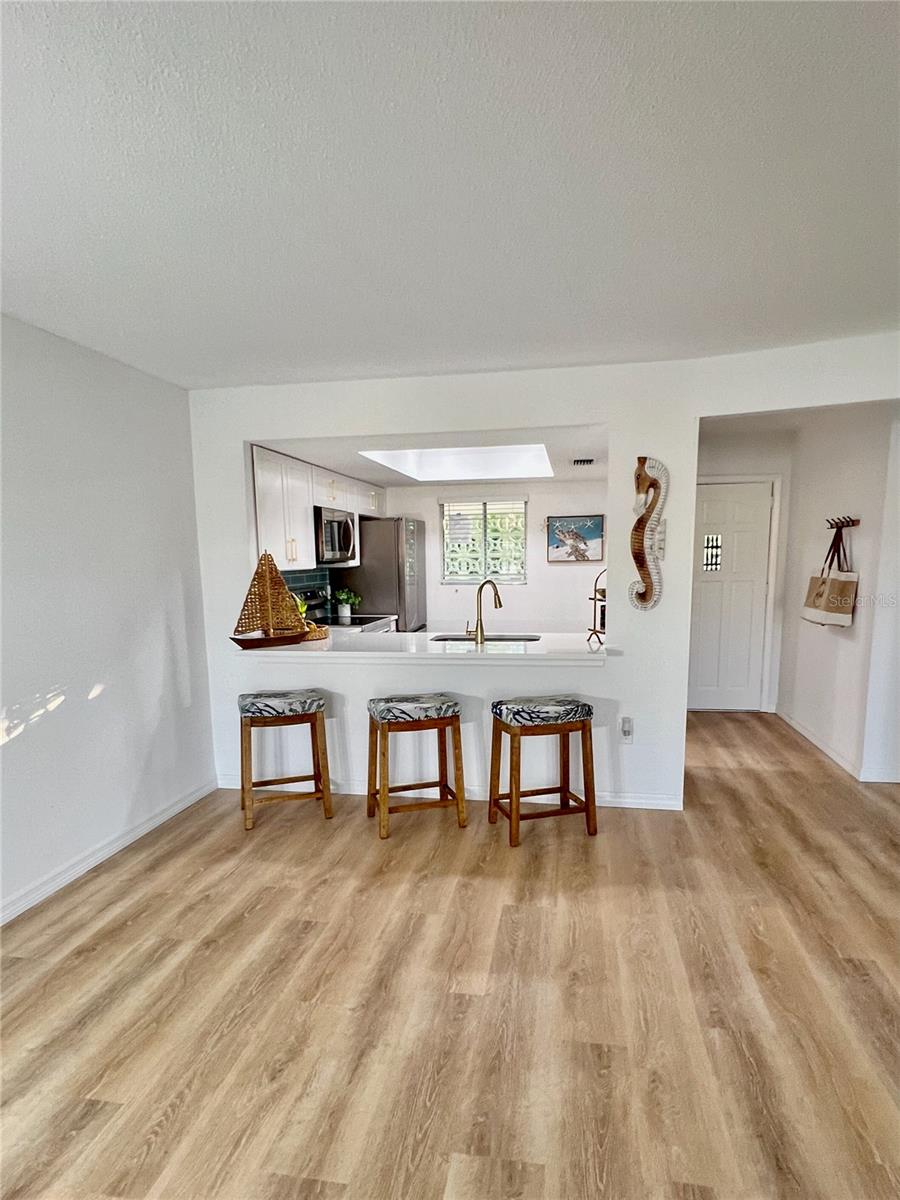 Image 9 of 33 For 3504 Beneva Road 206