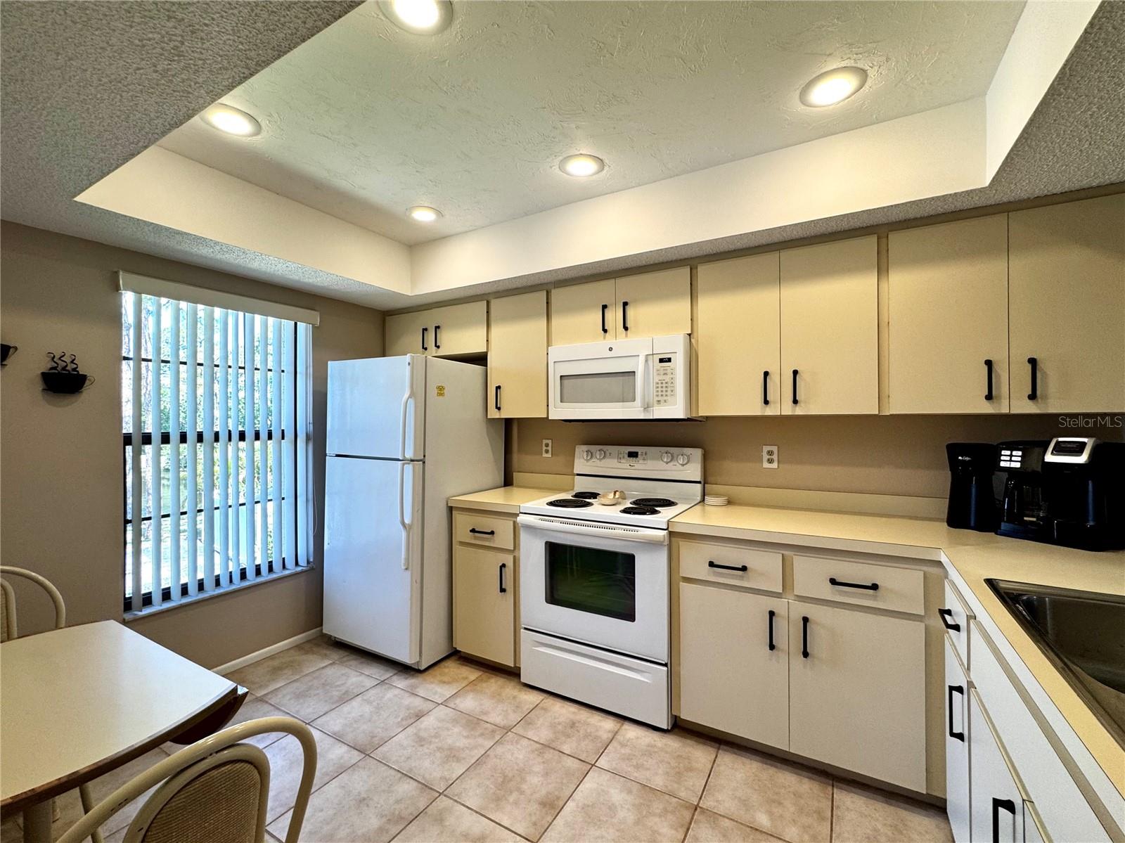 Image 10 of 41 For 4644 Weybridge  10