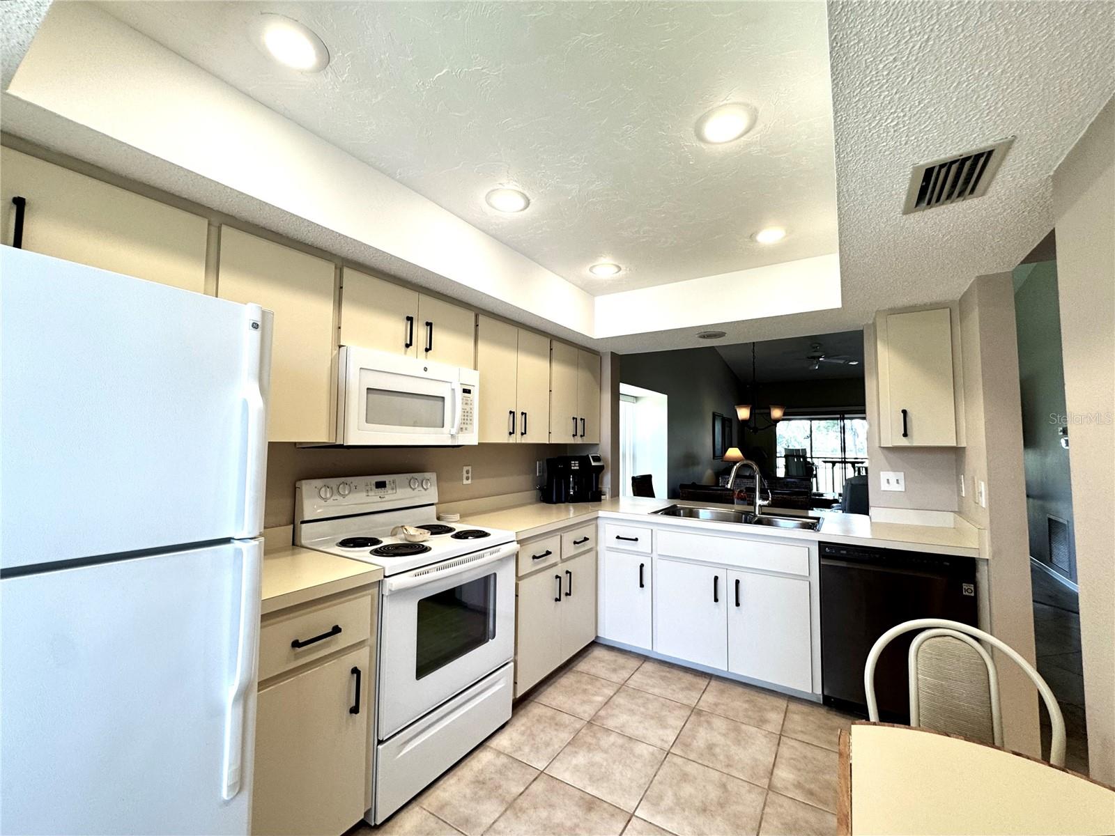 Image 12 of 41 For 4644 Weybridge  10