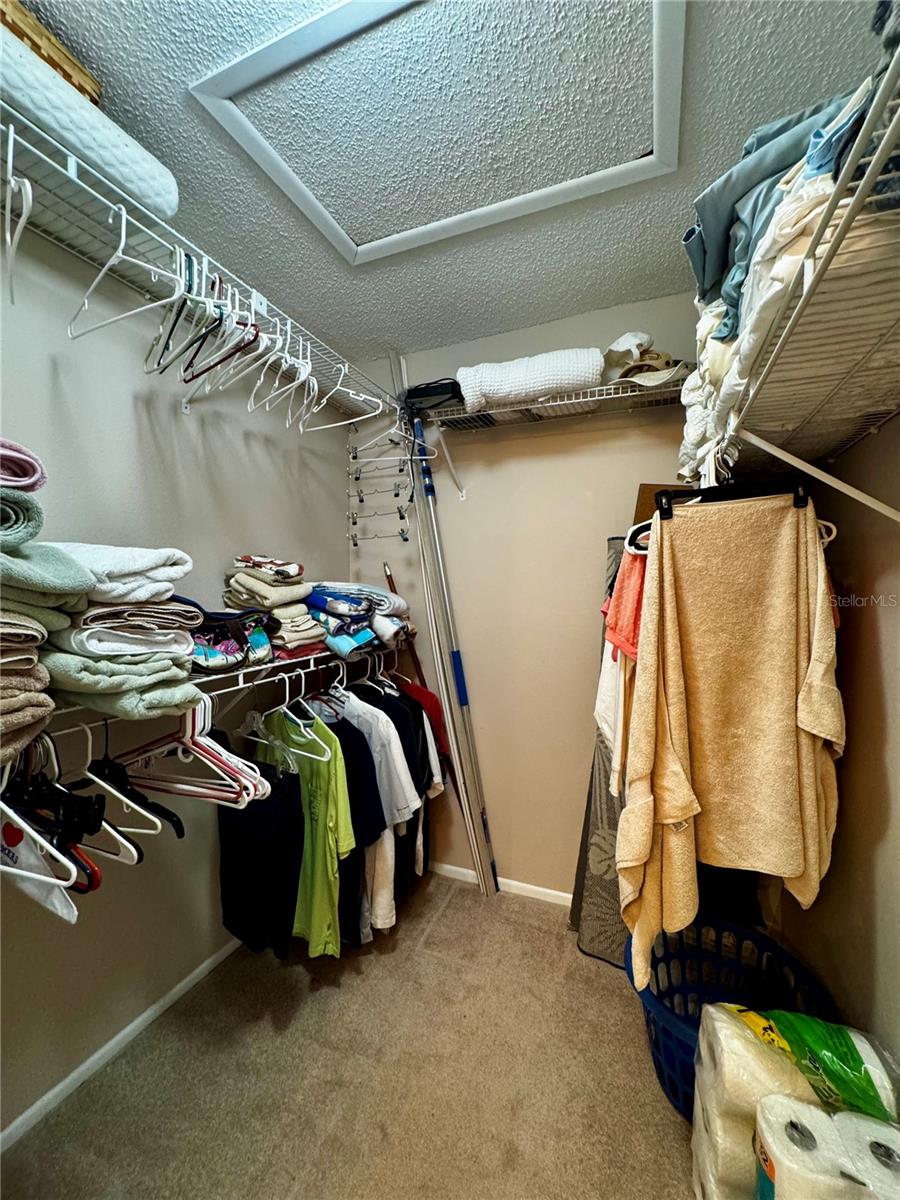 Image 18 of 41 For 4644 Weybridge  10