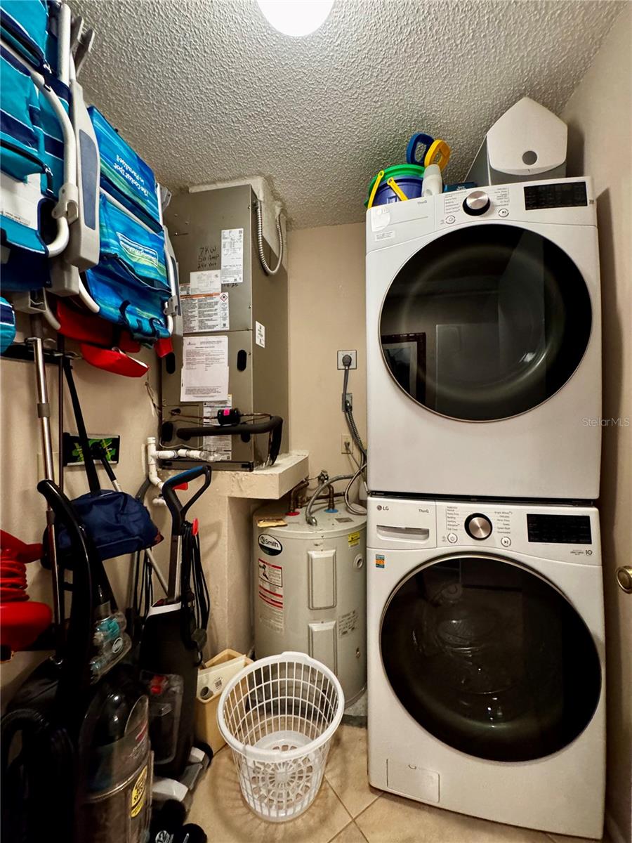 Image 22 of 41 For 4644 Weybridge  10