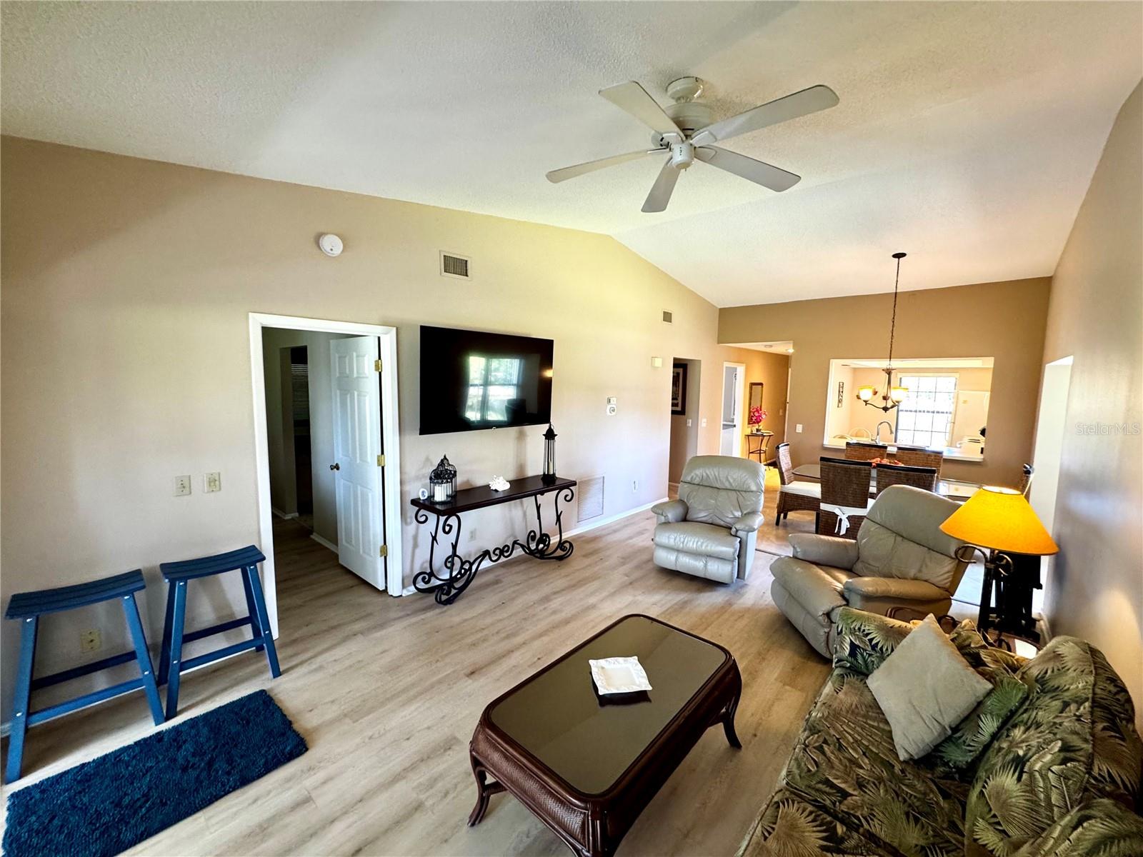 Image 3 of 41 For 4644 Weybridge  10