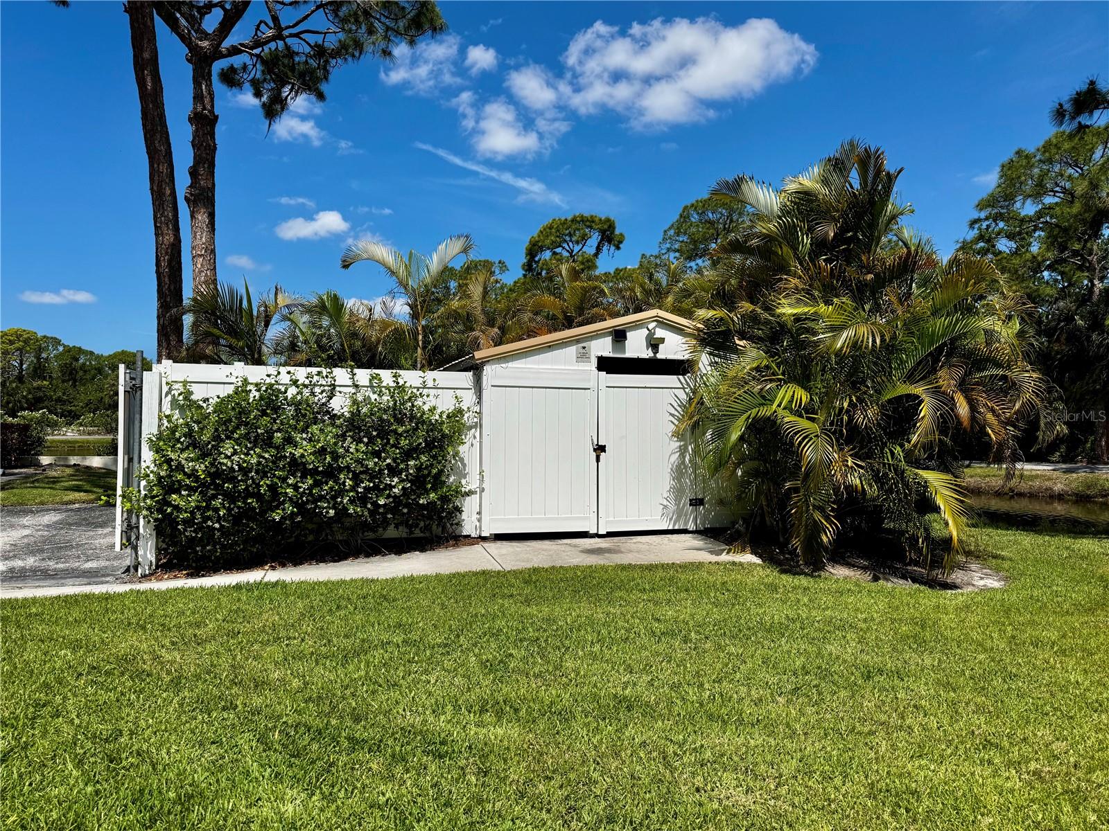 Image 33 of 41 For 4644 Weybridge  10