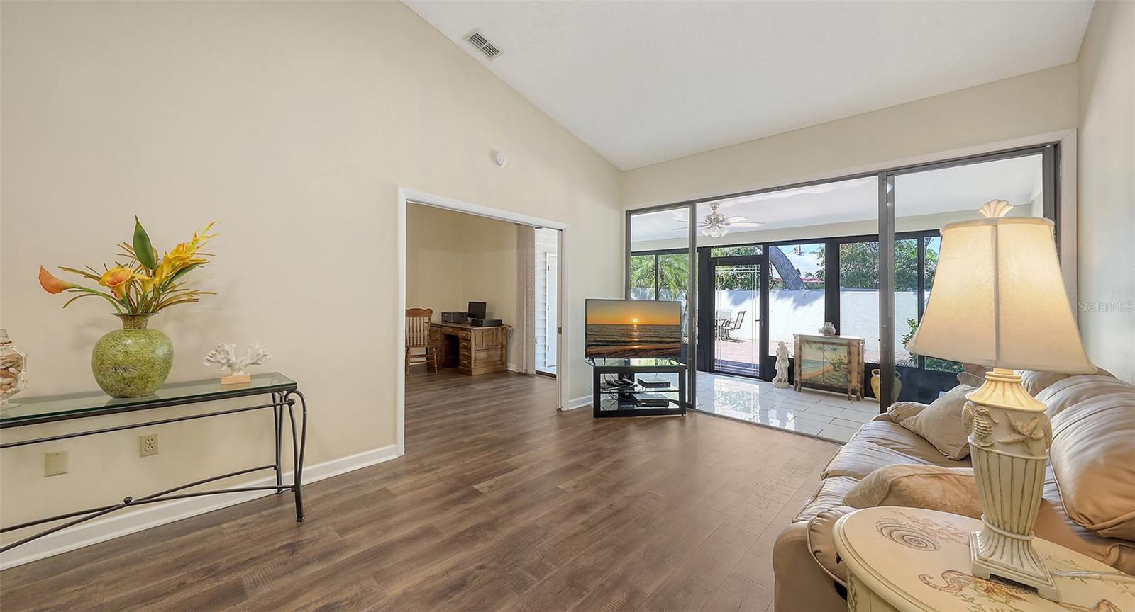Image 11 of 40 For 4423 Park Lake Terrace N