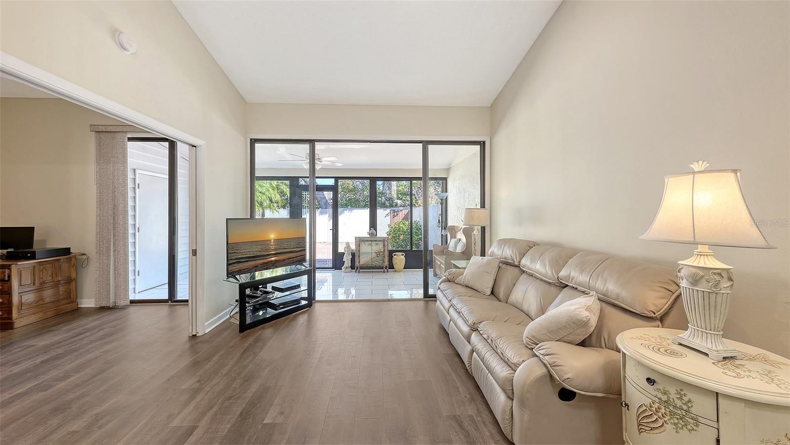 Image 12 of 40 For 4423 Park Lake Terrace N
