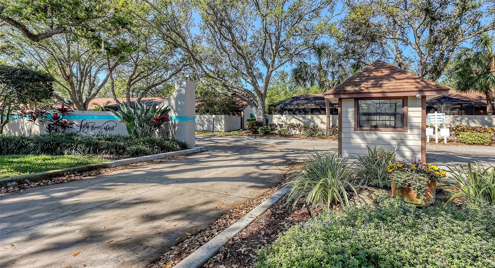 Image 32 of 40 For 4423 Park Lake Terrace N