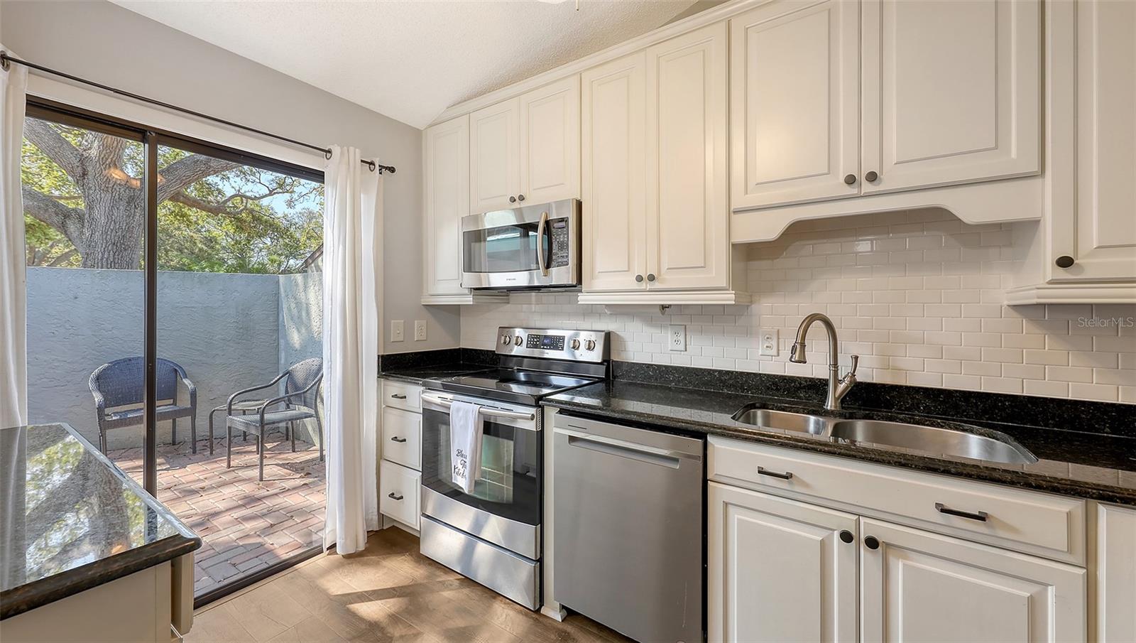 Image 4 of 40 For 4423 Park Lake Terrace N