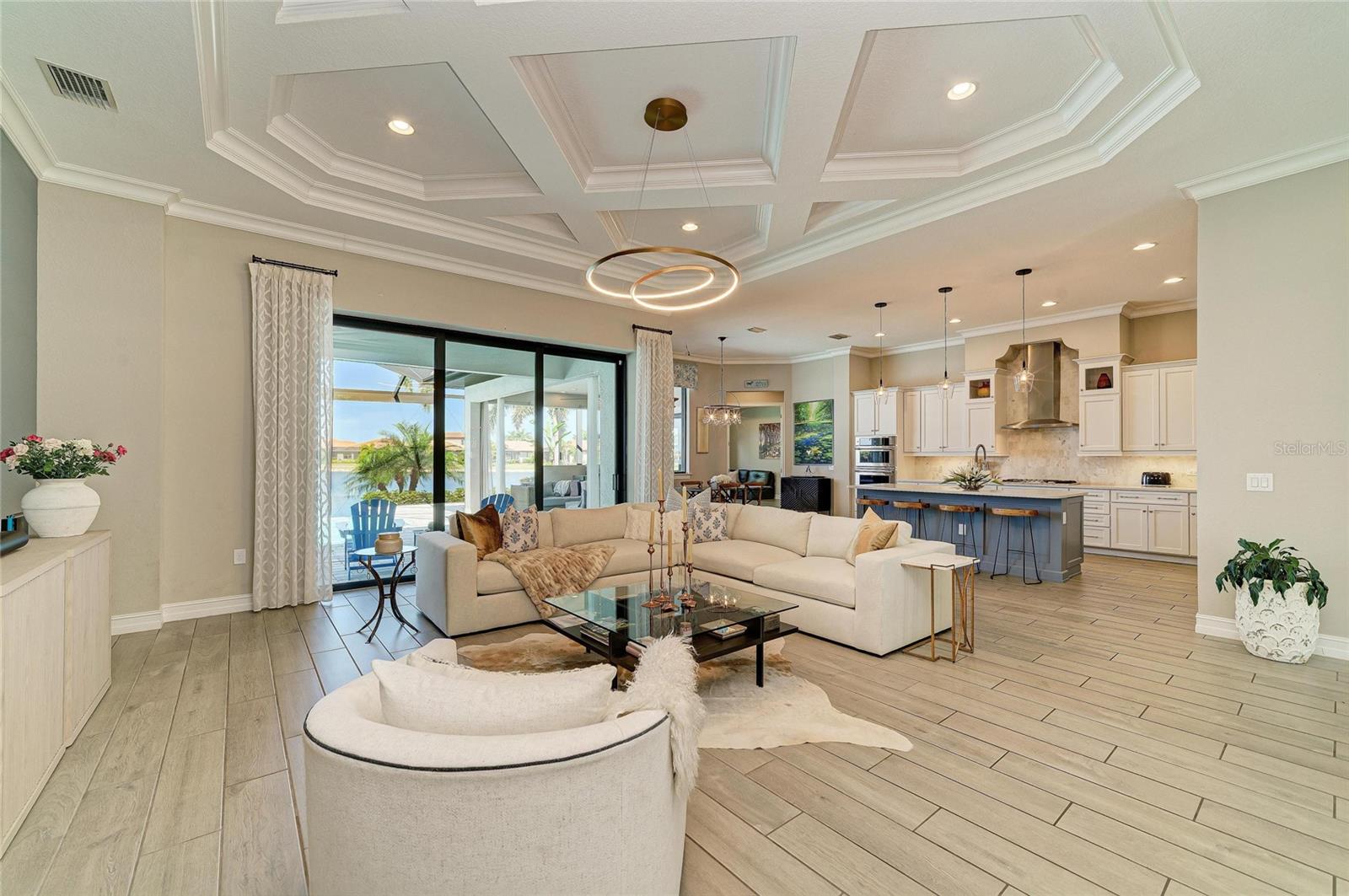 Image 17 of 100 For 352 Maraviya Boulevard