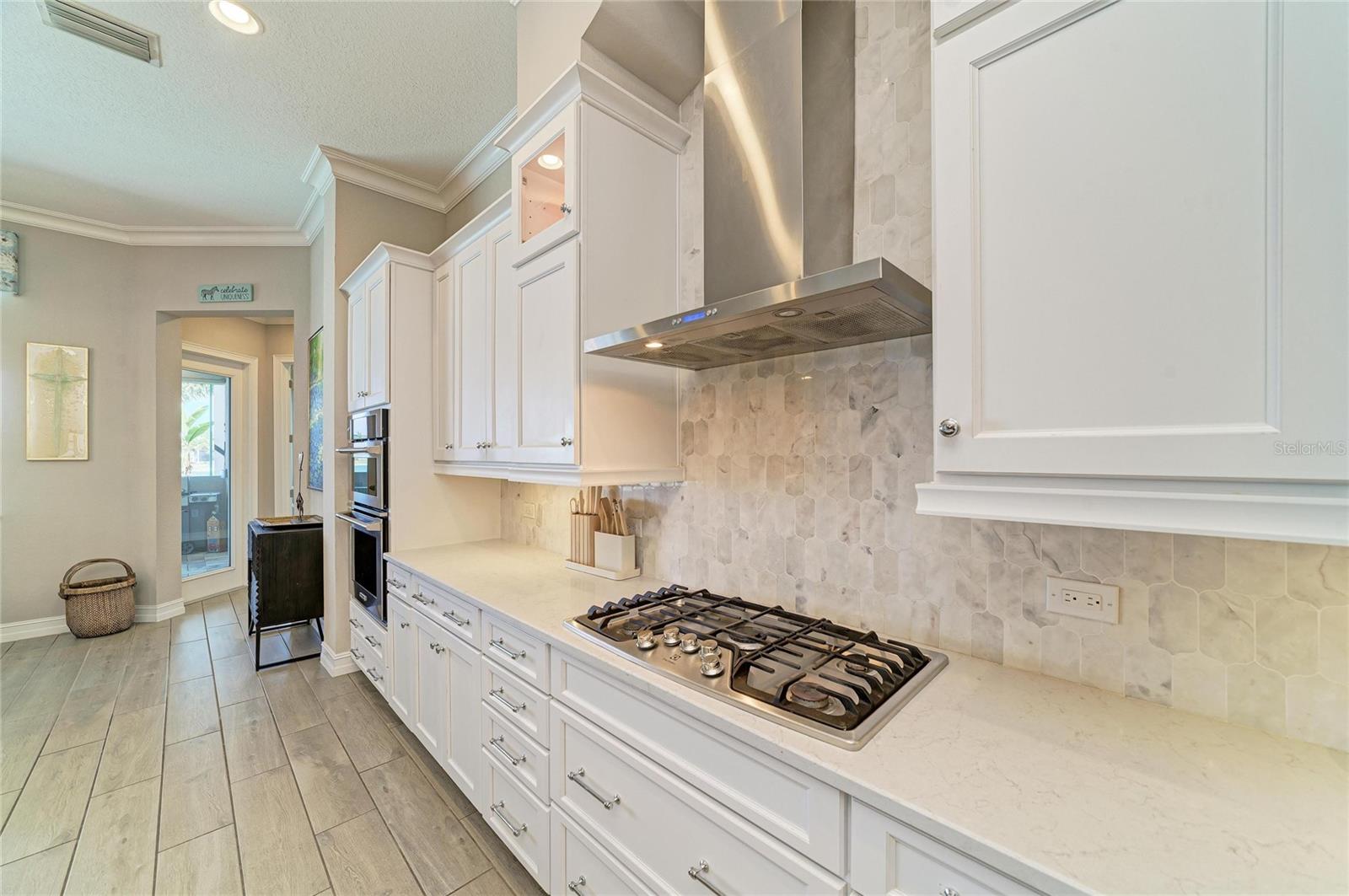 Image 40 of 100 For 352 Maraviya Boulevard