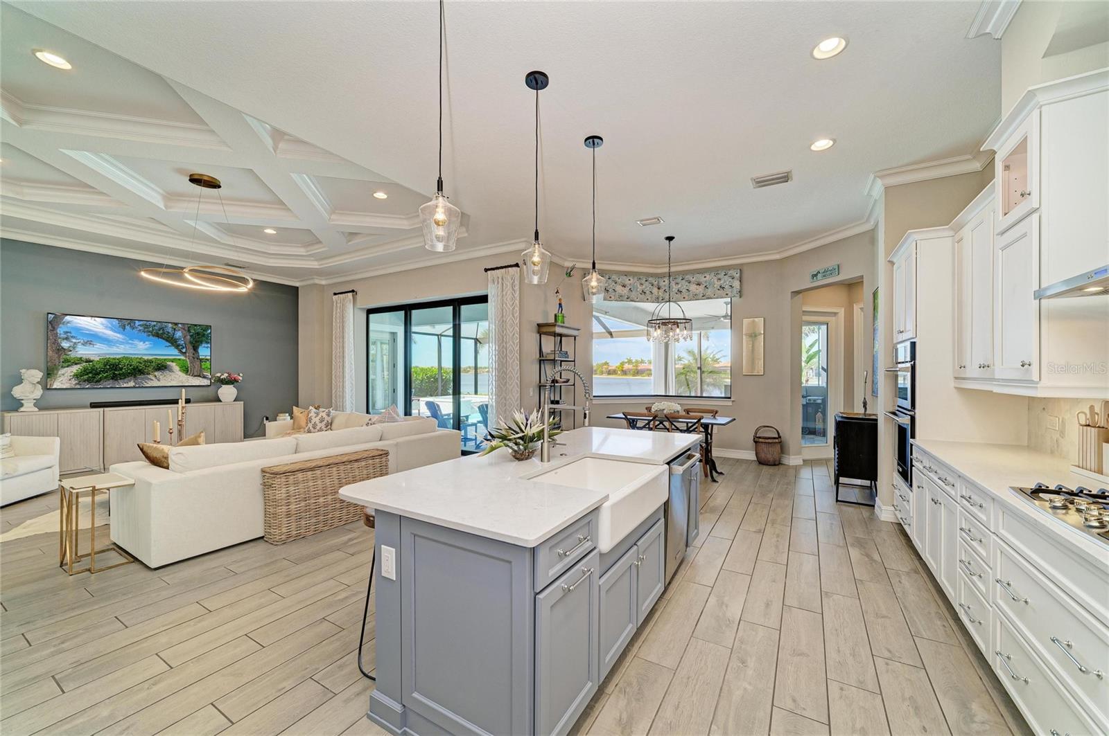 Image 43 of 100 For 352 Maraviya Boulevard