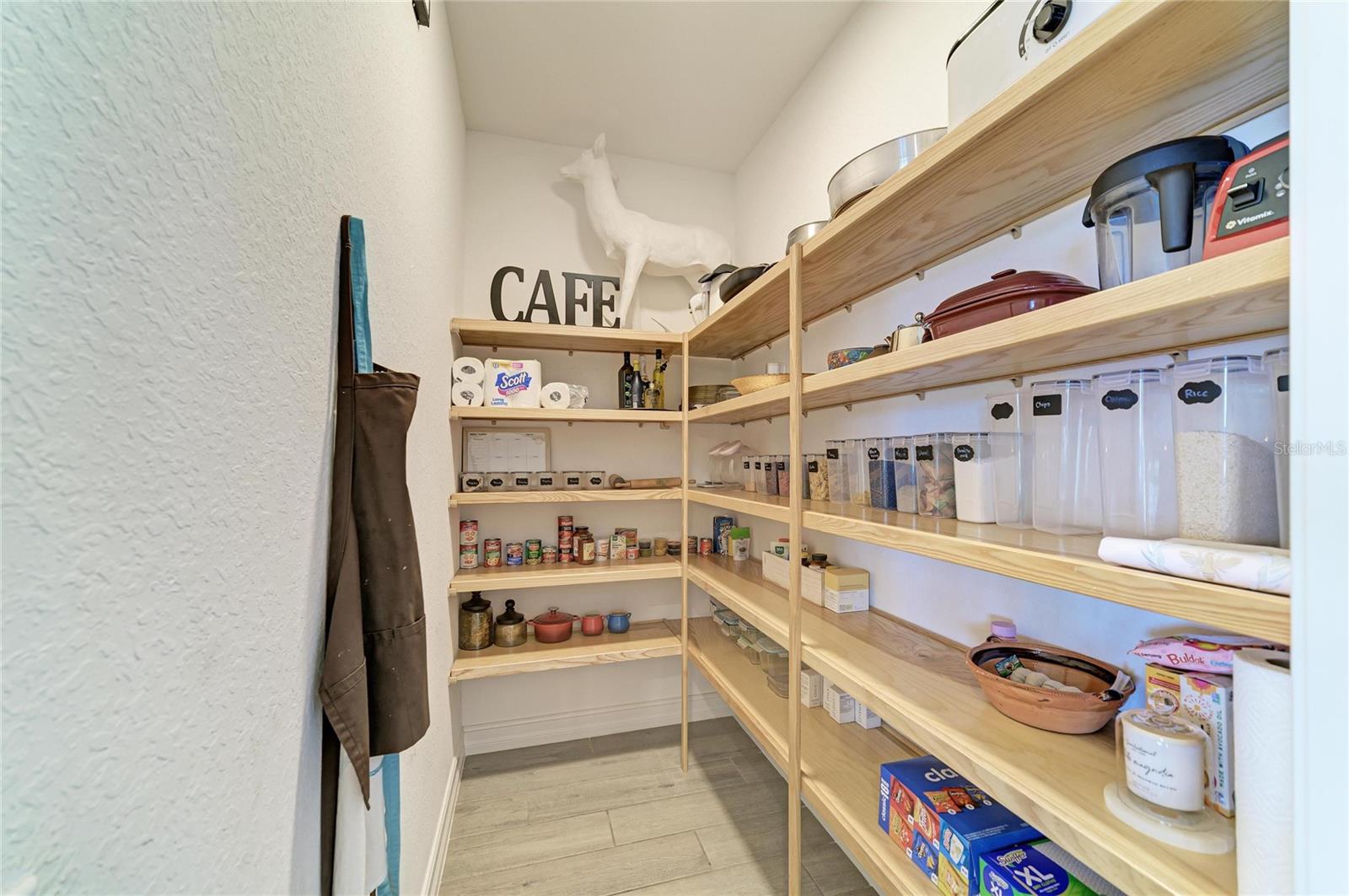 Image 44 of 100 For 352 Maraviya Boulevard