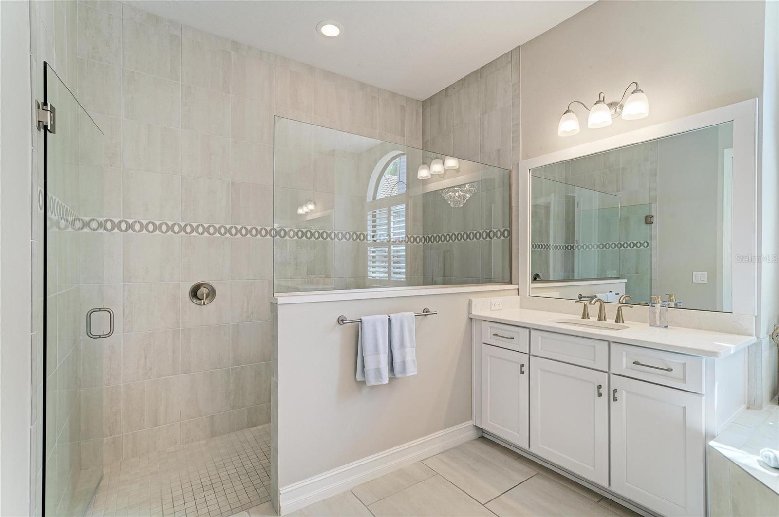 Image 52 of 100 For 352 Maraviya Boulevard