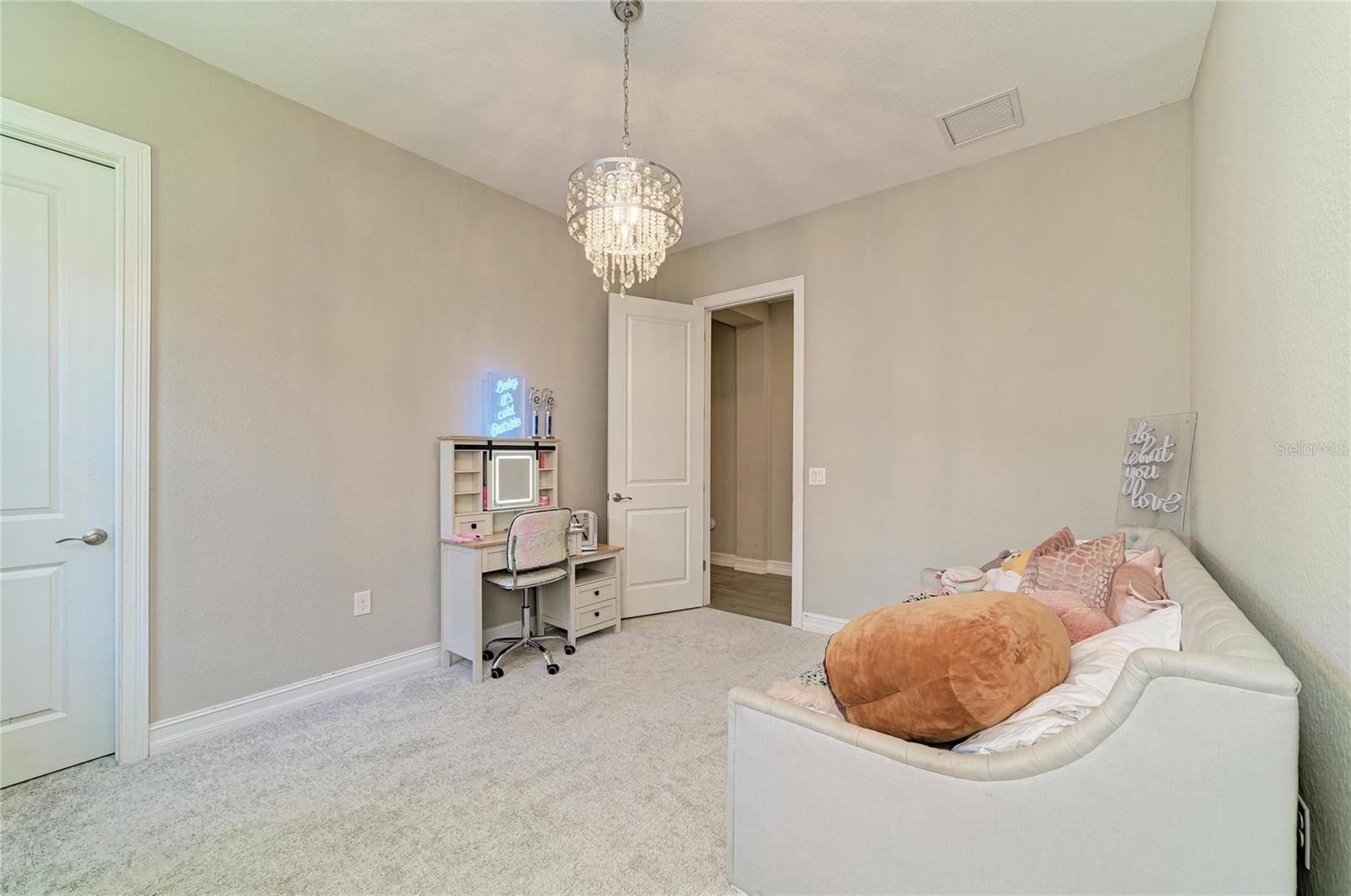 Image 56 of 100 For 352 Maraviya Boulevard