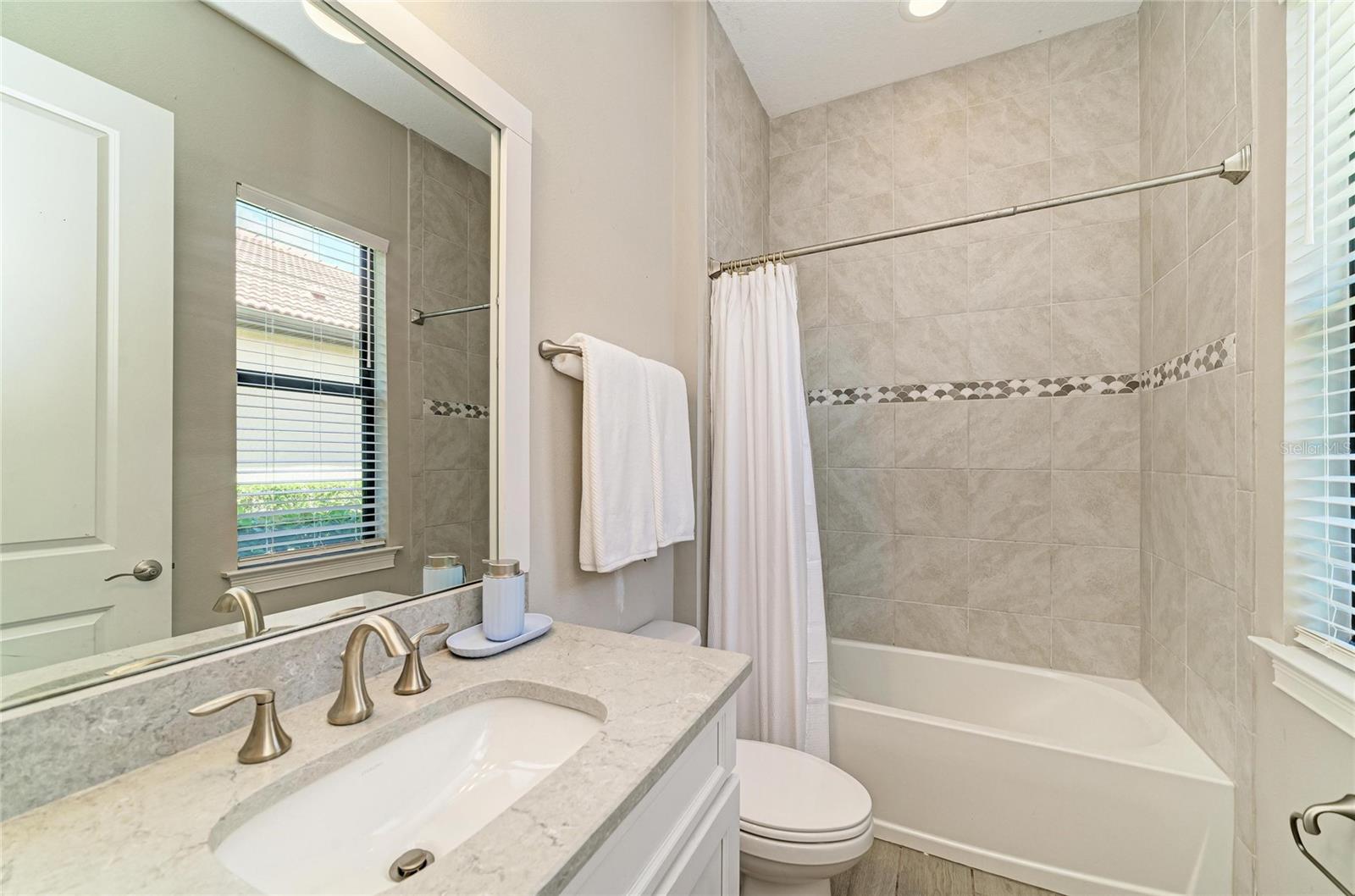 Image 57 of 100 For 352 Maraviya Boulevard