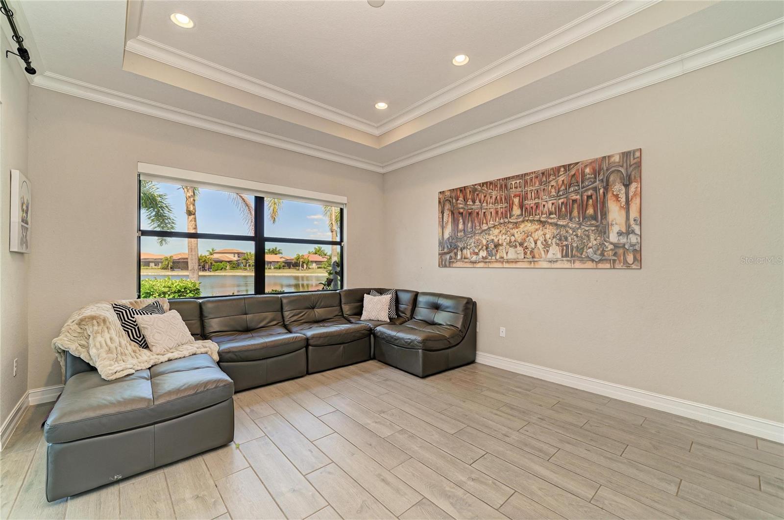 Image 61 of 100 For 352 Maraviya Boulevard