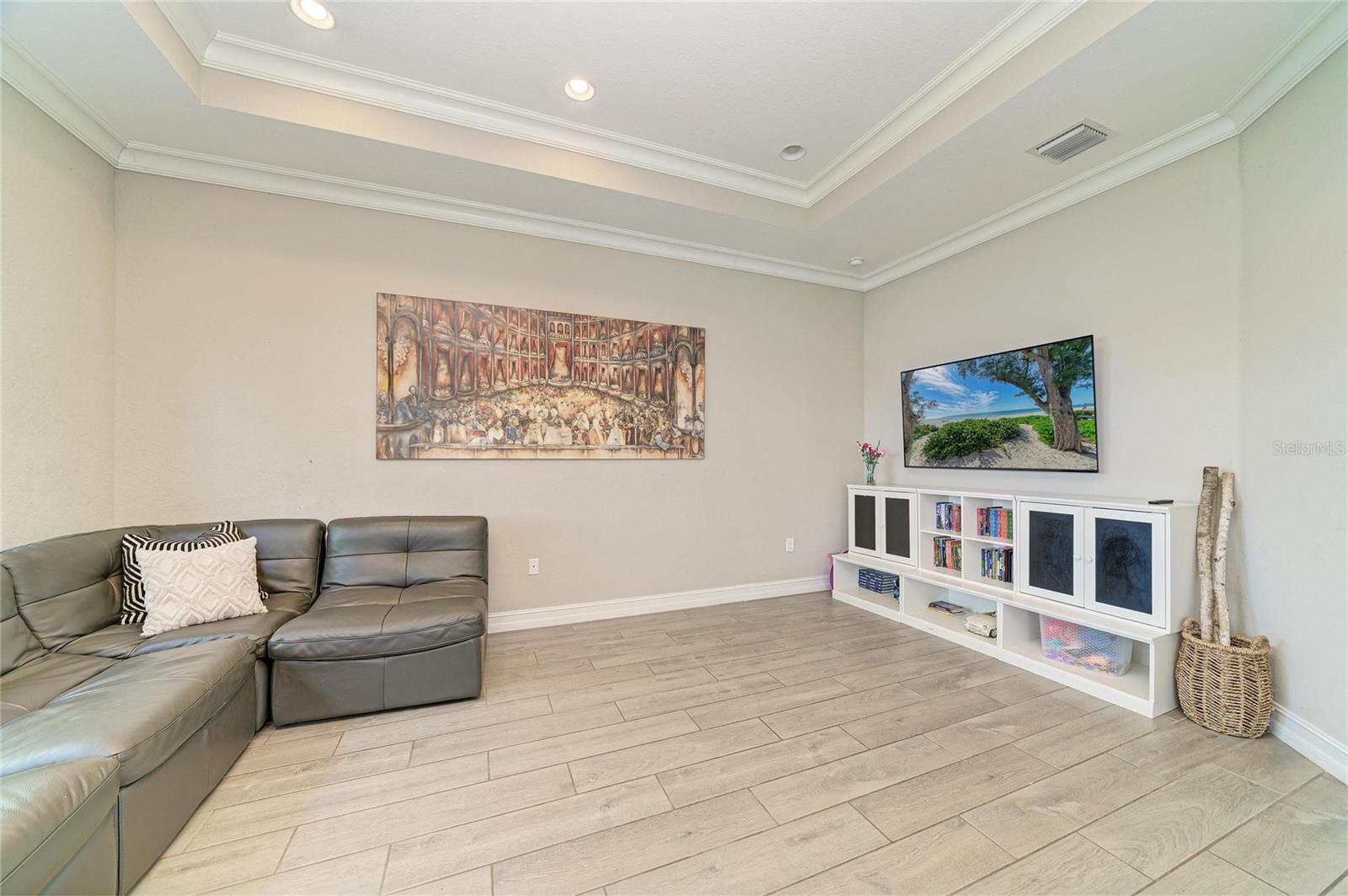 Image 63 of 100 For 352 Maraviya Boulevard