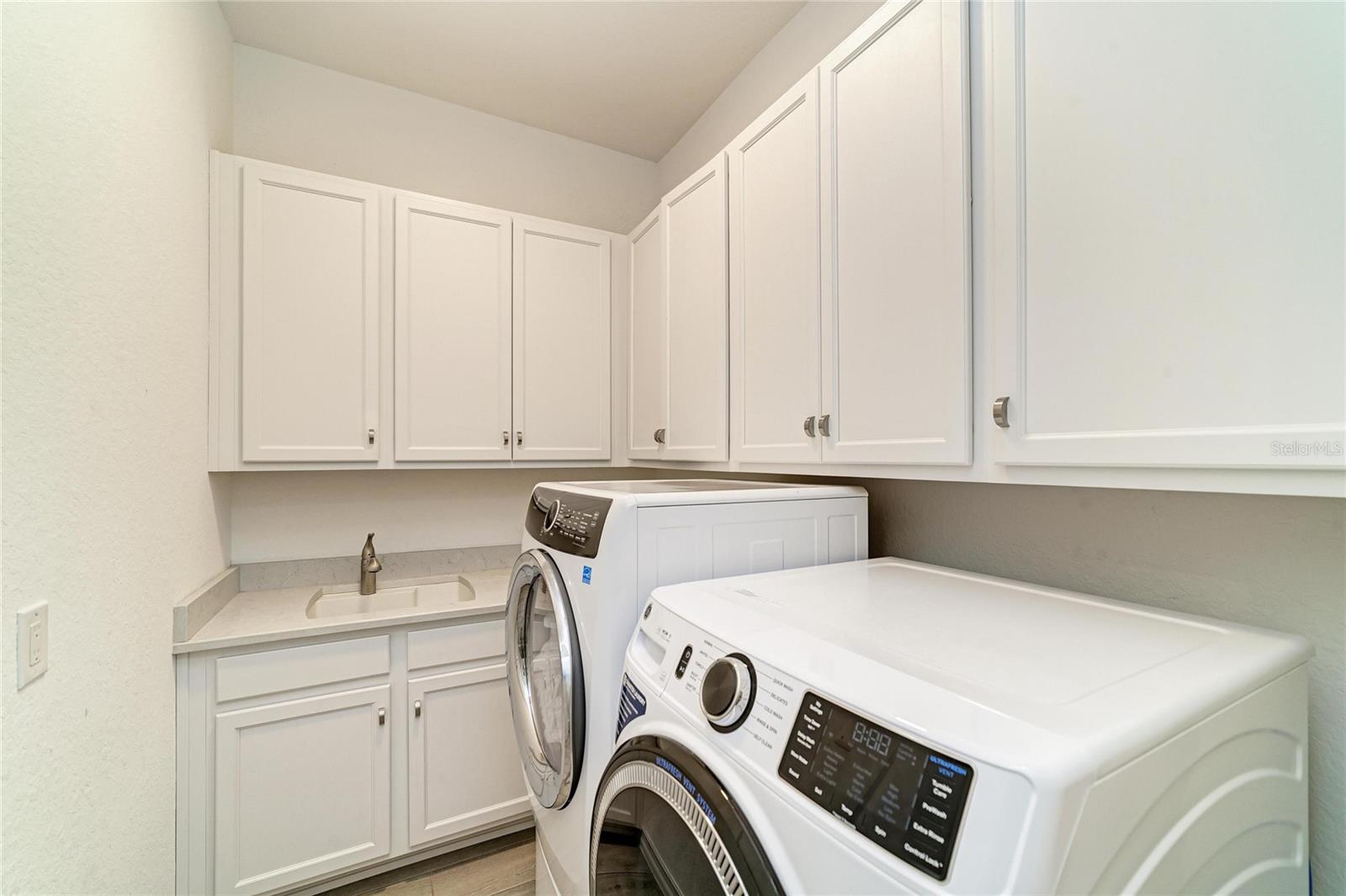 Image 64 of 100 For 352 Maraviya Boulevard