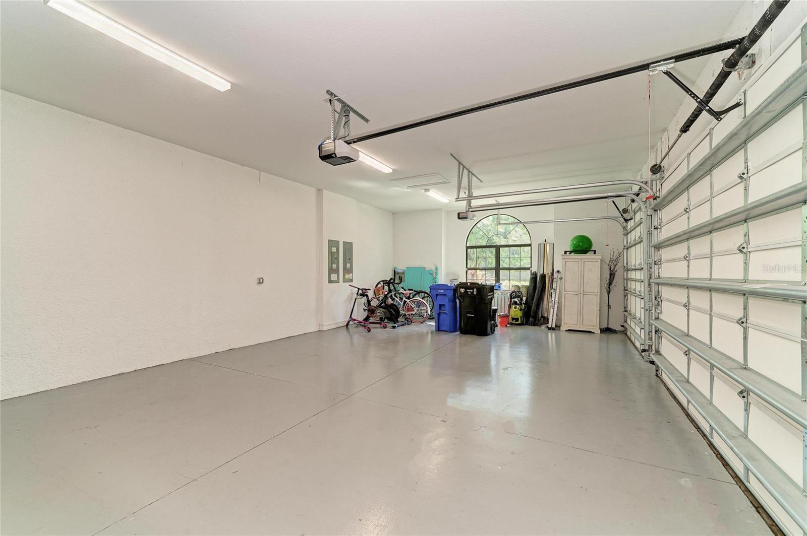 Image 66 of 100 For 352 Maraviya Boulevard