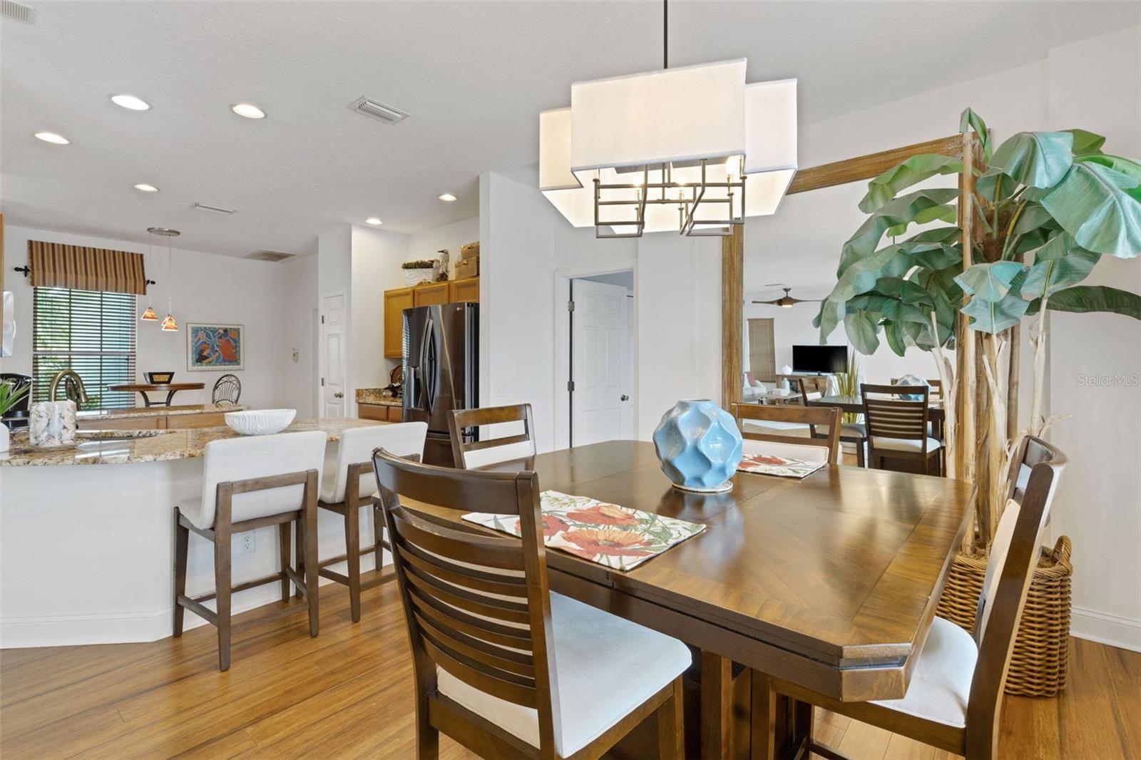 Image 11 of 46 For 378 Londonderry Drive