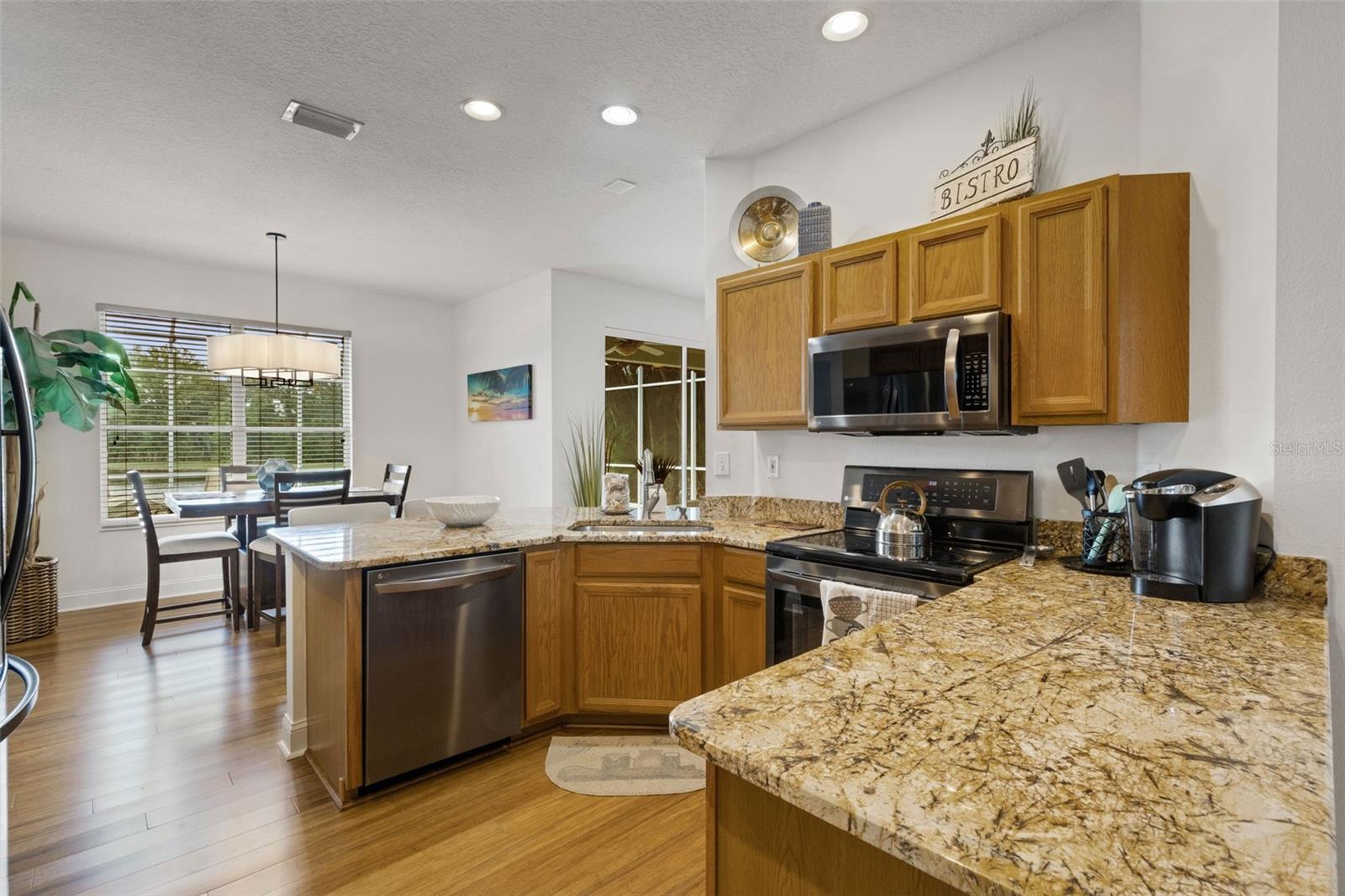 Image 14 of 46 For 378 Londonderry Drive