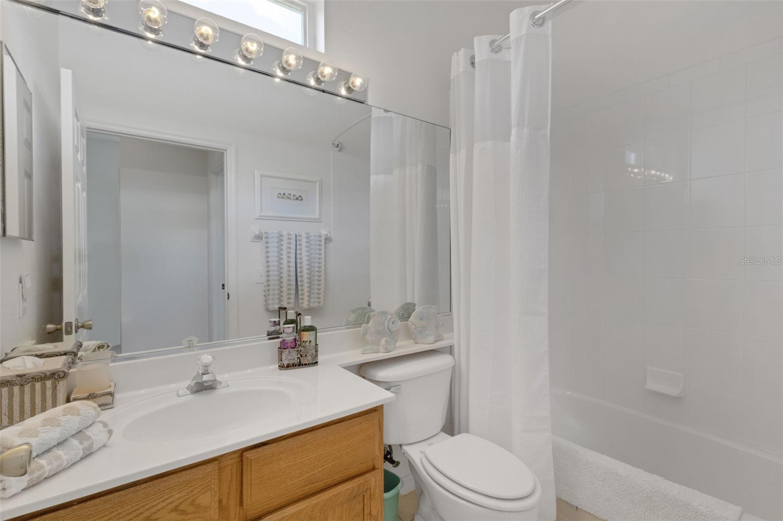 Image 16 of 46 For 378 Londonderry Drive