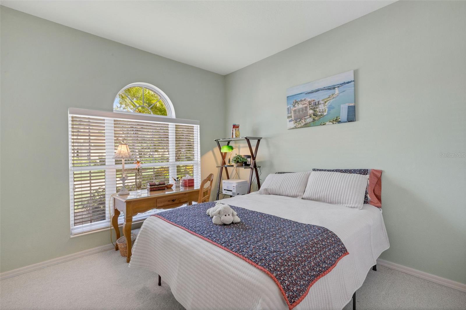 Image 17 of 46 For 378 Londonderry Drive