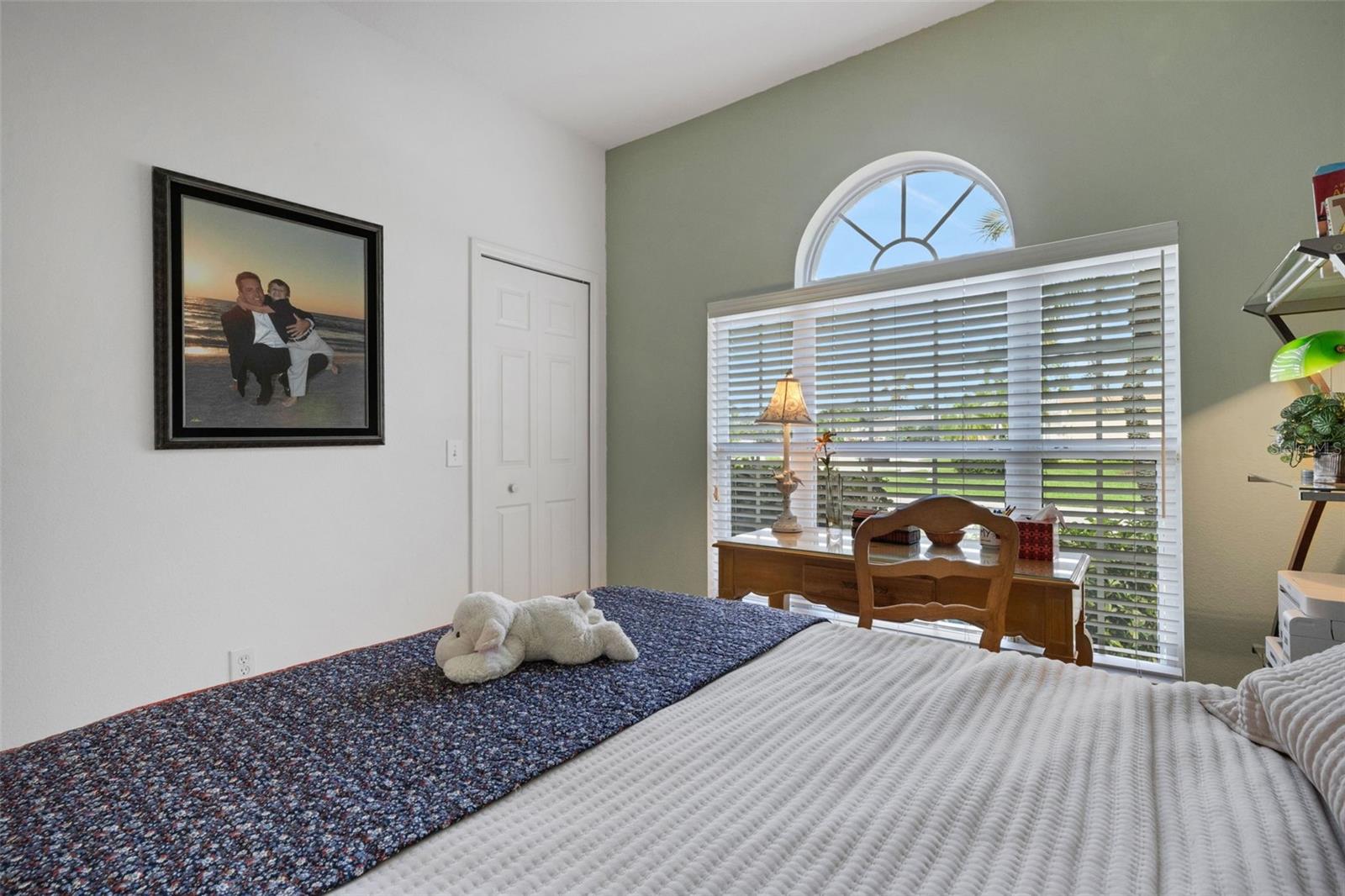 Image 19 of 46 For 378 Londonderry Drive