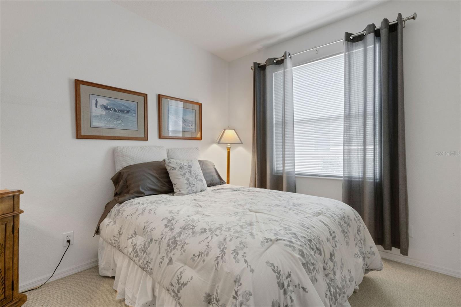 Image 20 of 46 For 378 Londonderry Drive