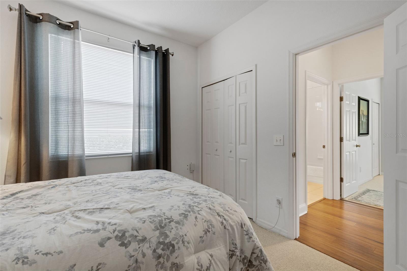 Image 22 of 46 For 378 Londonderry Drive