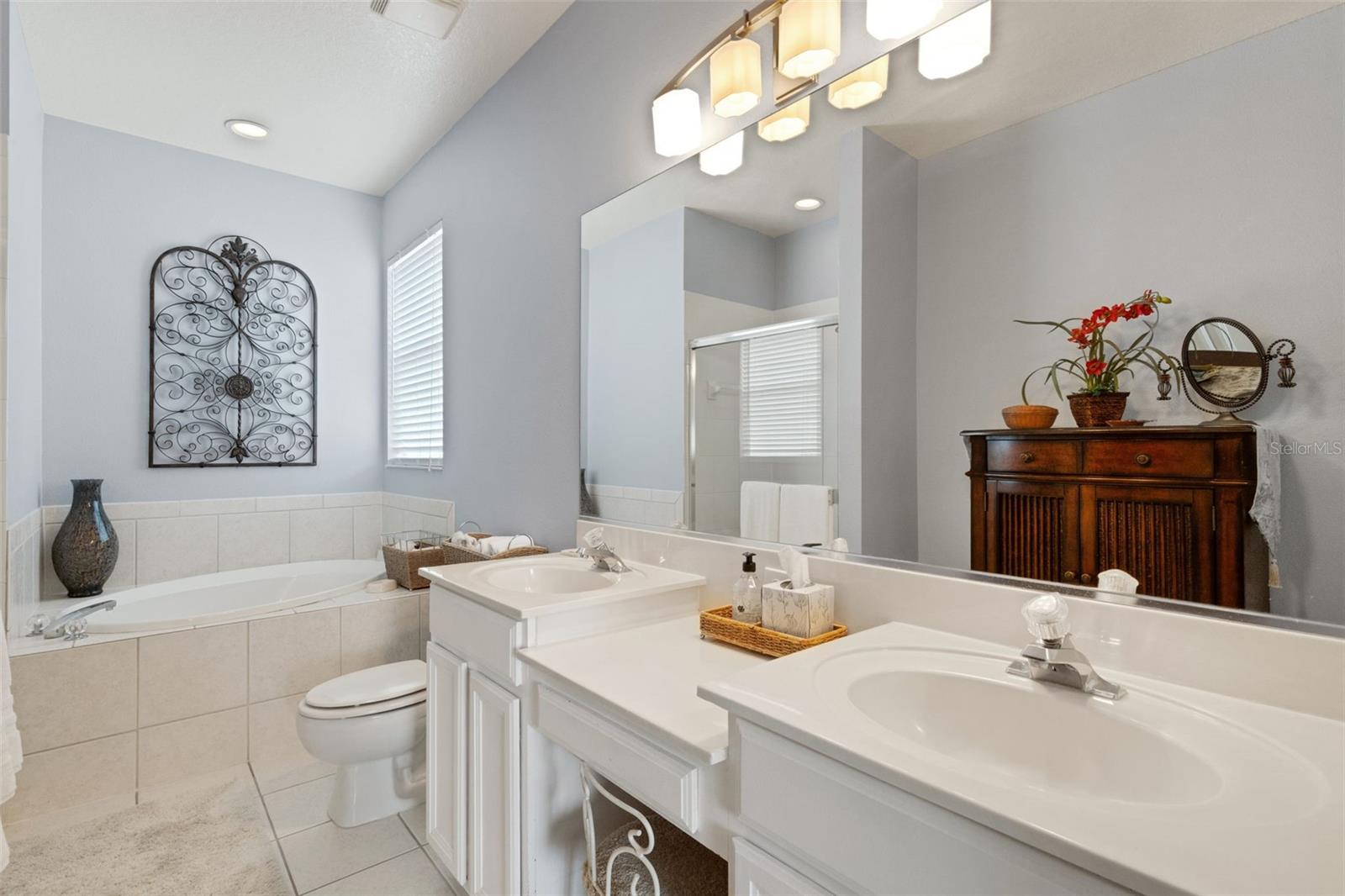 Image 26 of 46 For 378 Londonderry Drive