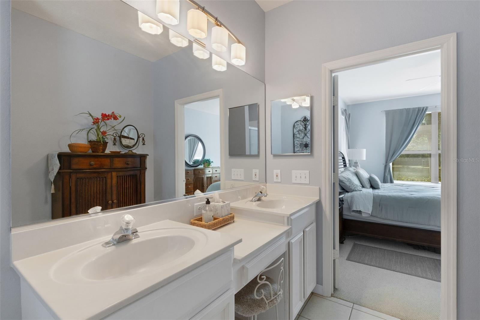 Image 28 of 46 For 378 Londonderry Drive