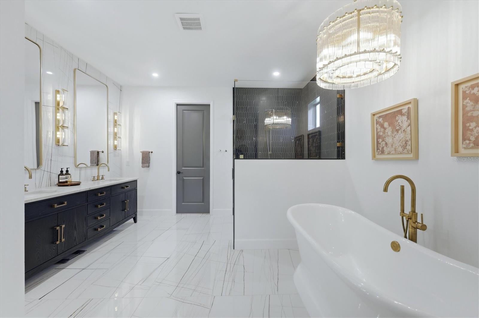 Image 37 of 95 For 8498 Snowfall Street