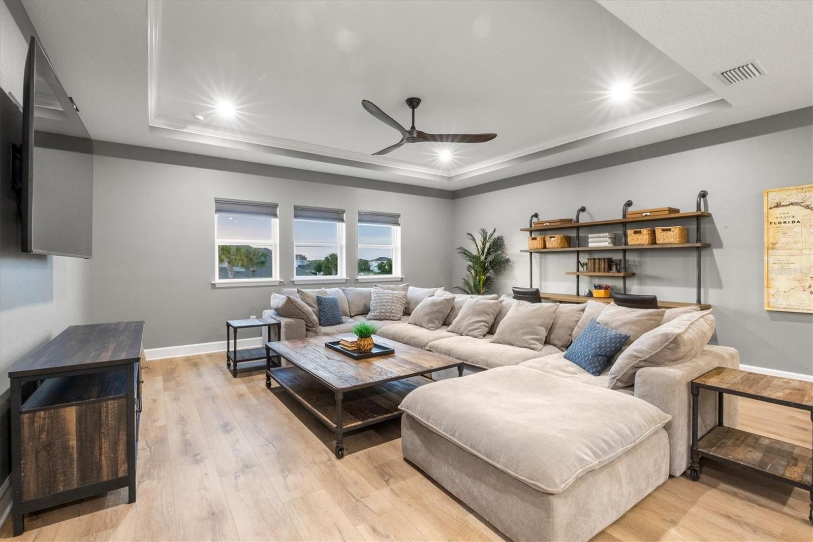 Image 42 of 95 For 8498 Snowfall Street