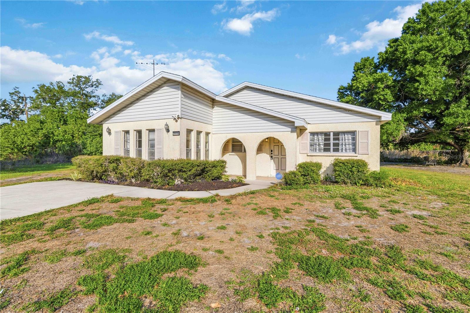 Image 2 of 27 For 2615 9th Ave. Drive E.