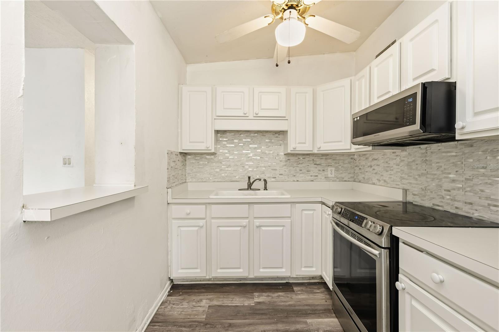 Image 8 of 27 For 2615 9th Ave. Drive E.