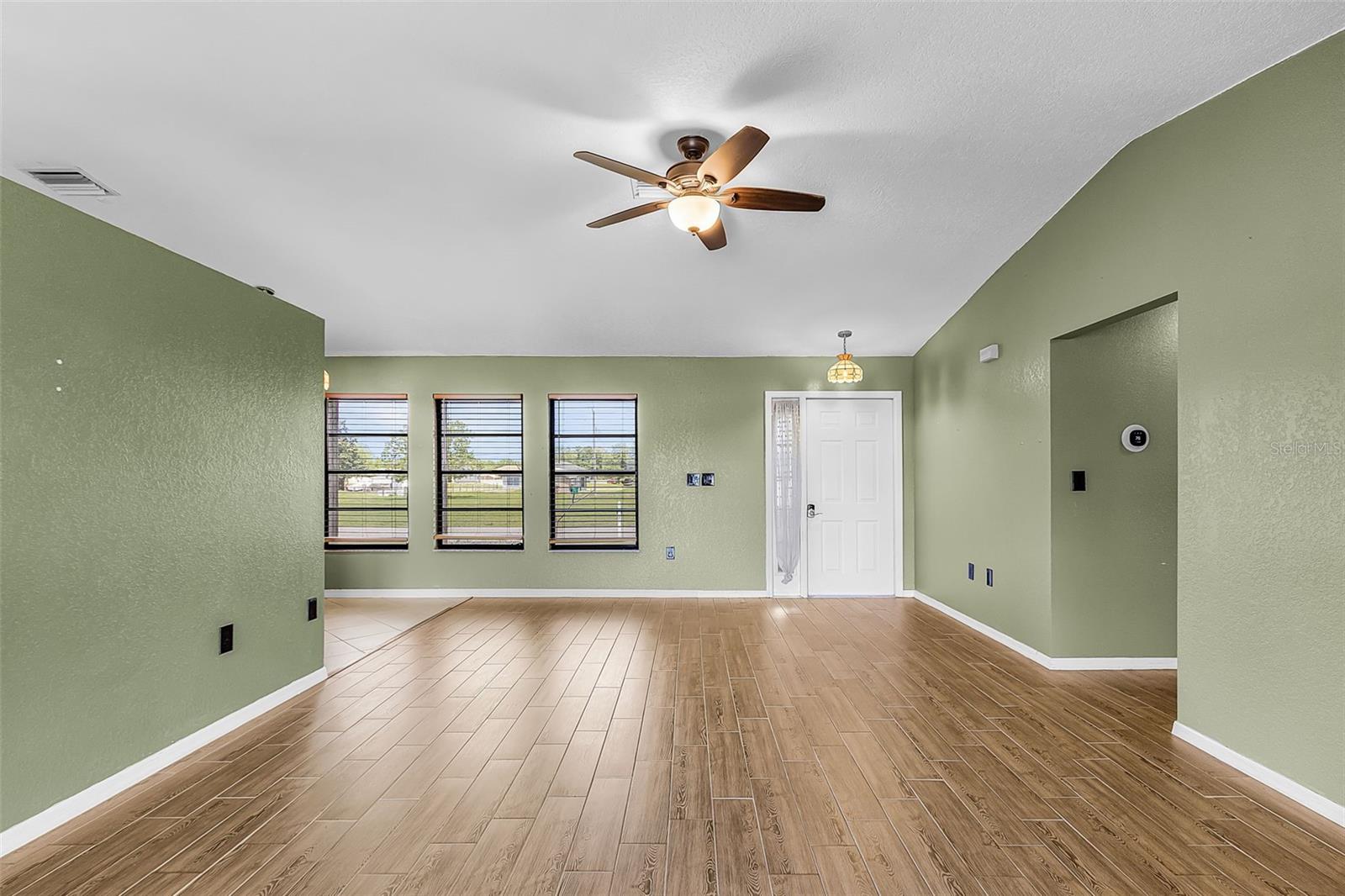 Image 4 of 26 For 30095 Holly Road