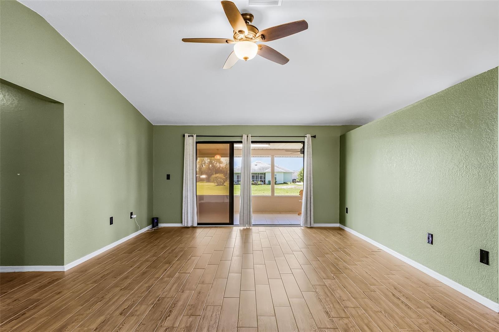 Image 5 of 26 For 30095 Holly Road