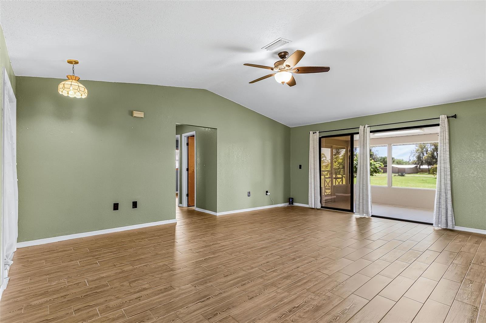 Image 6 of 26 For 30095 Holly Road