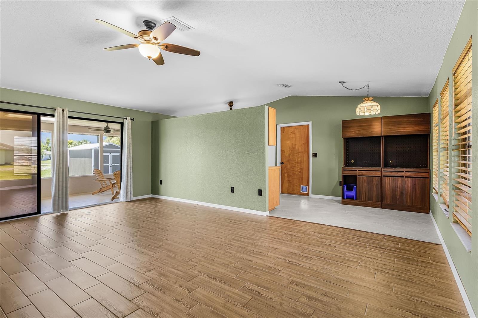 Image 7 of 26 For 30095 Holly Road