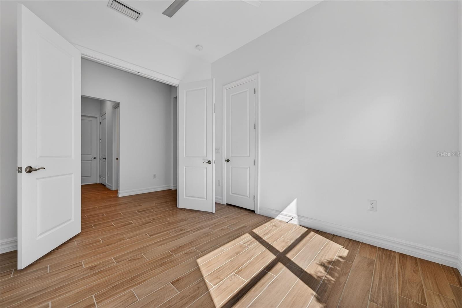 Image 19 of 100 For 25544 Emerald Bend Circle