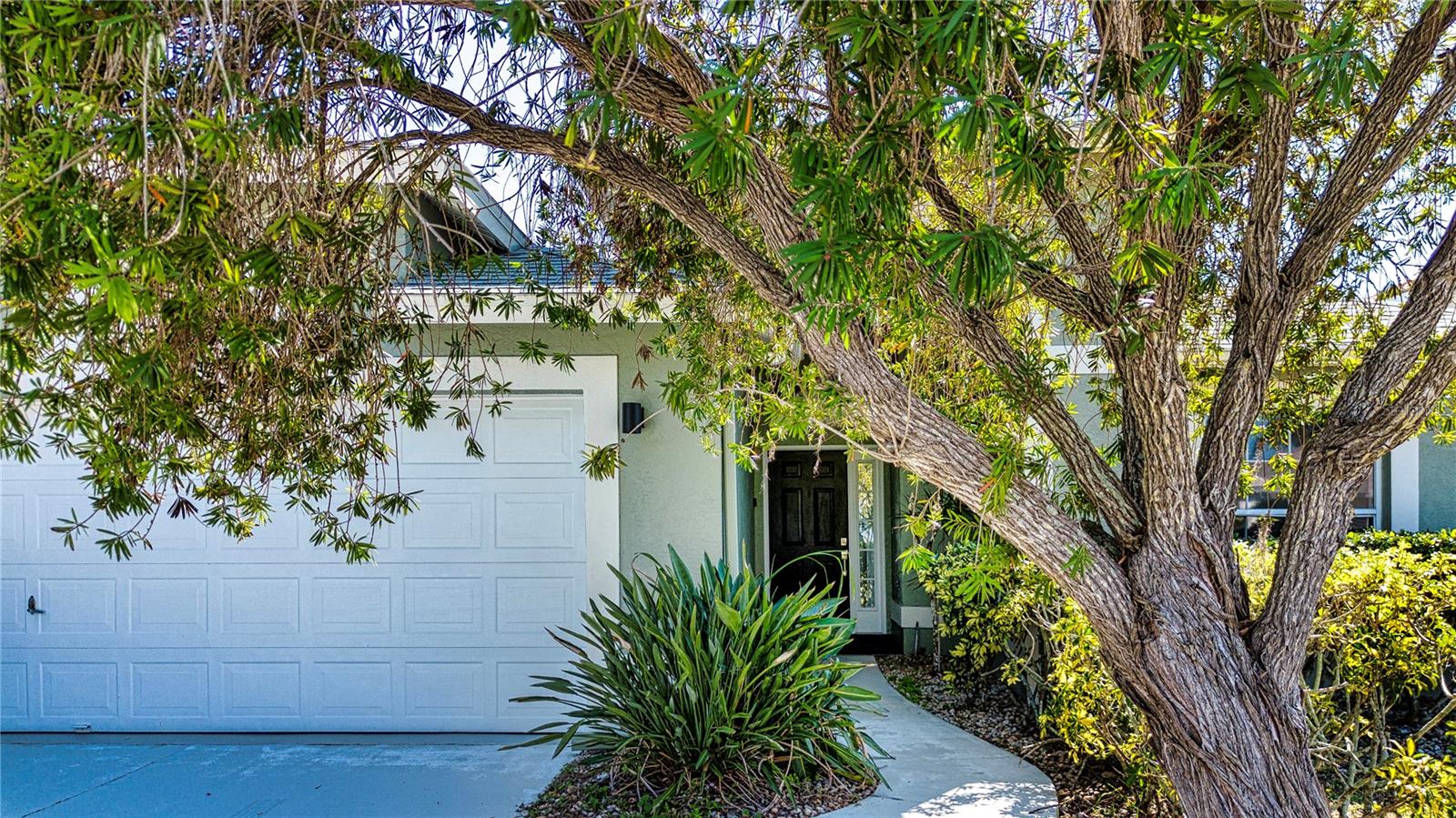 Image 3 of 64 For 9590 Knightsbridge Circle