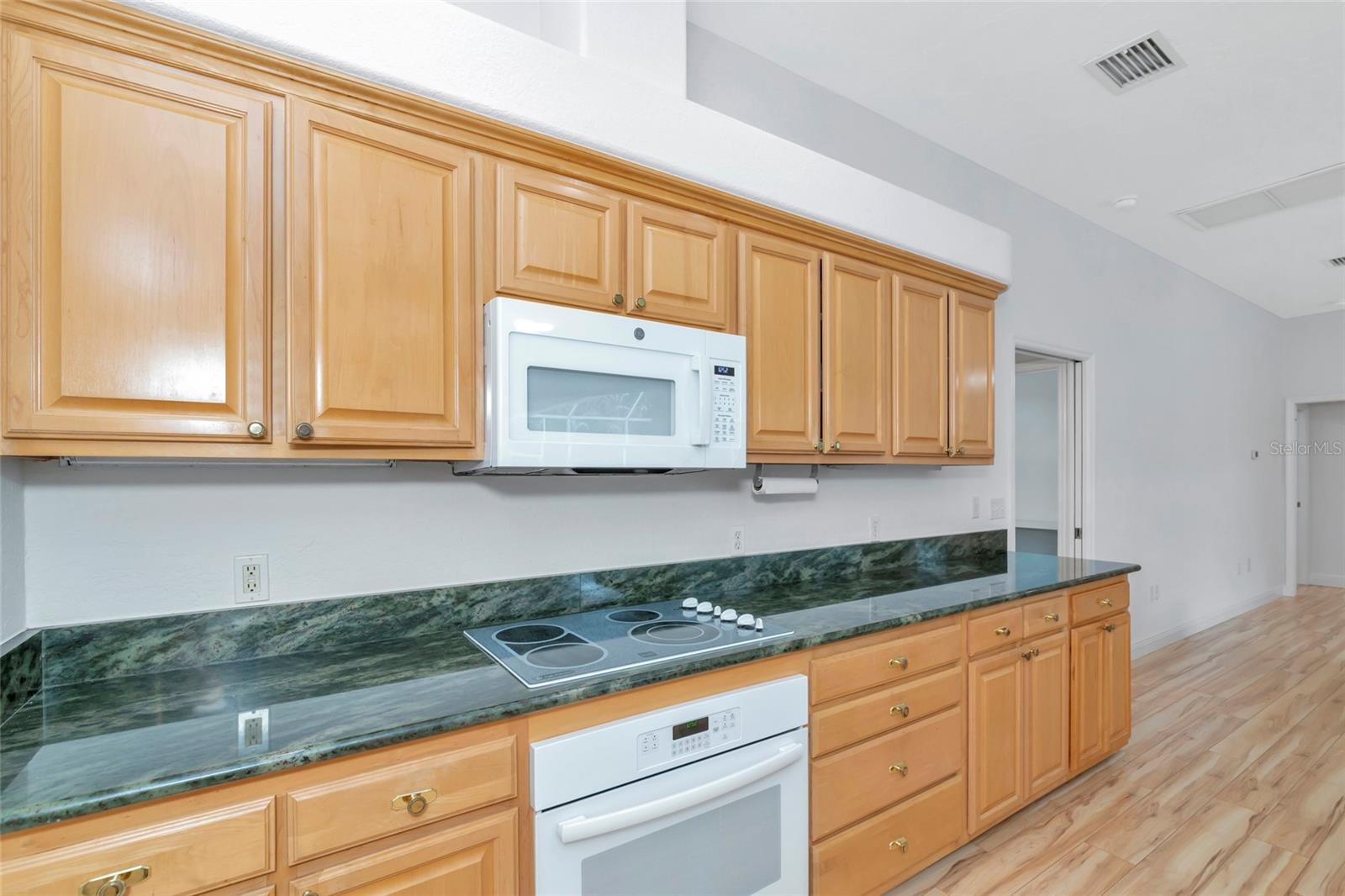 Image 12 of 75 For 619 147th Street E