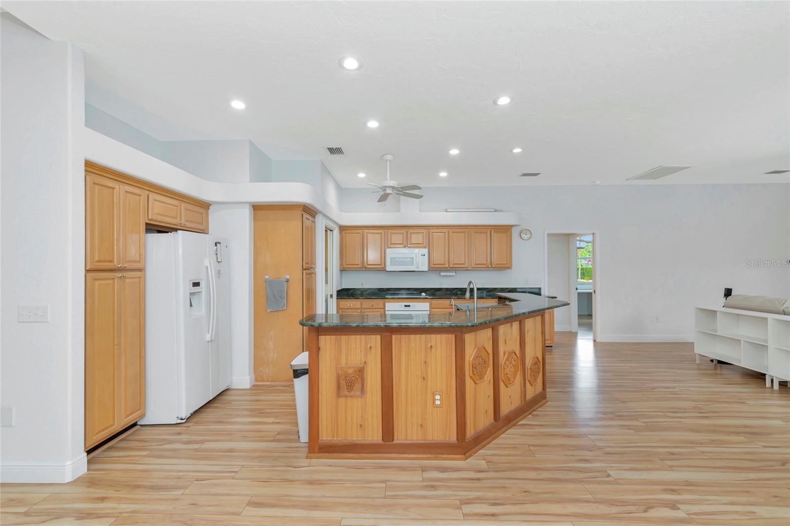 Image 8 of 75 For 619 147th Street E