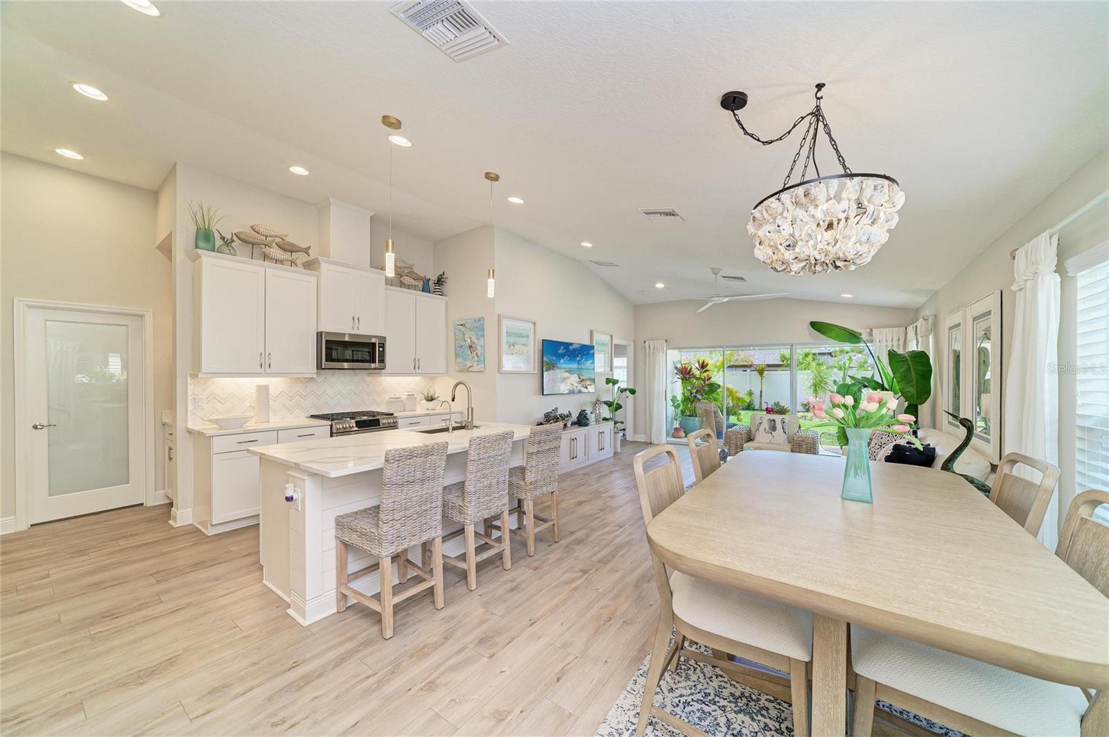 Image 10 of 52 For 12419 Oak Hill Way