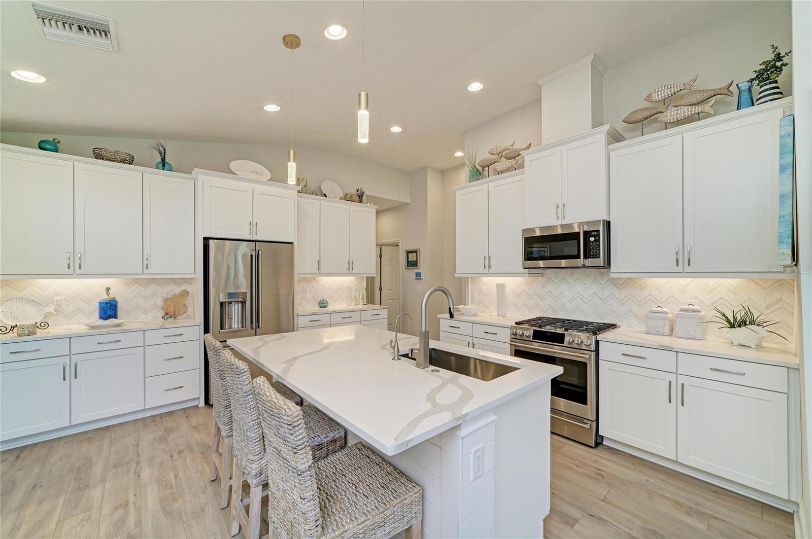 Image 15 of 52 For 12419 Oak Hill Way