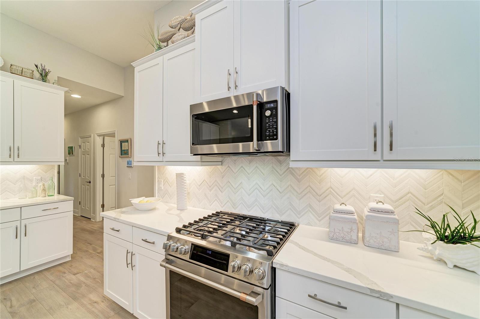 Image 18 of 52 For 12419 Oak Hill Way