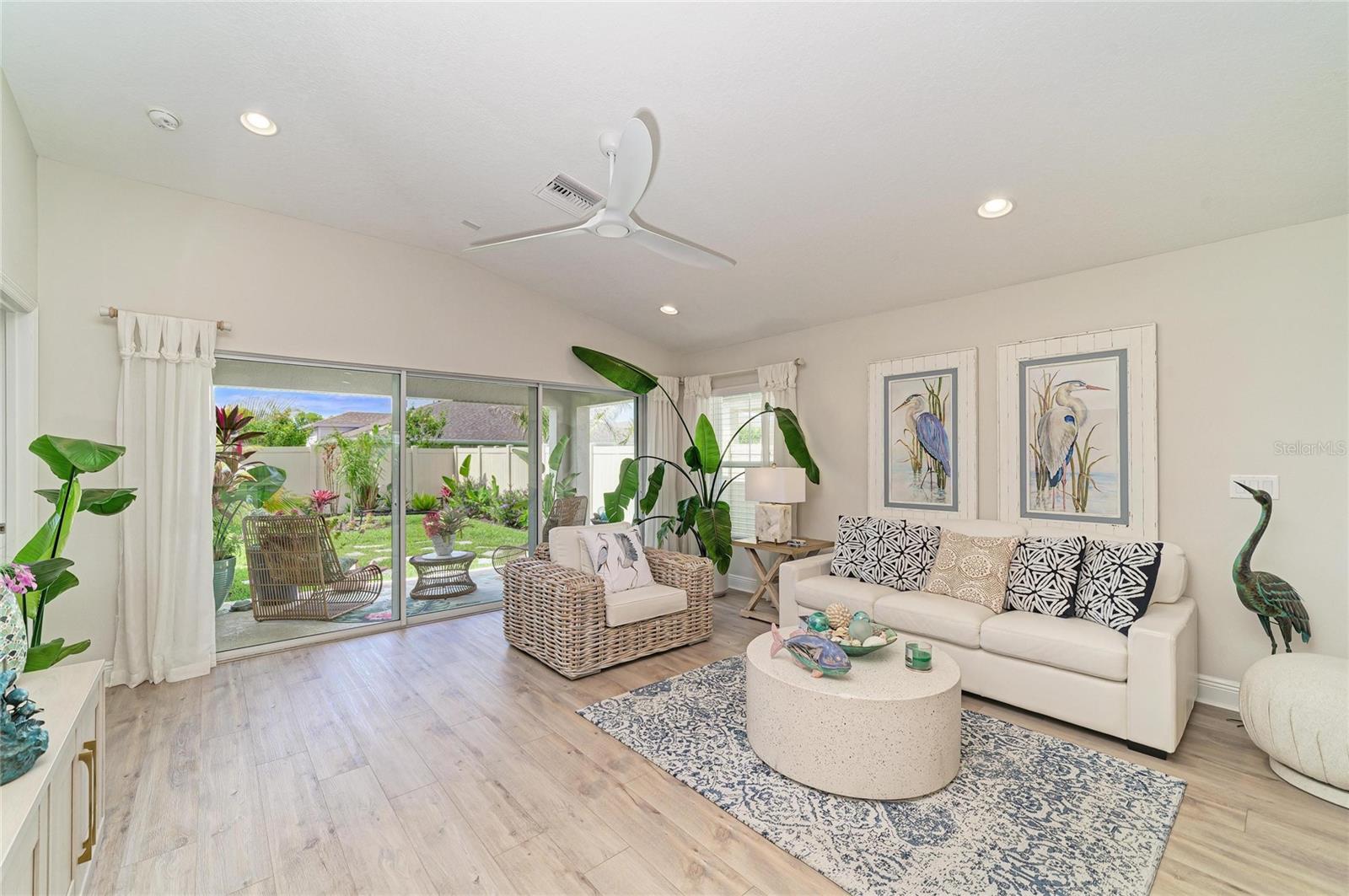 Image 22 of 52 For 12419 Oak Hill Way