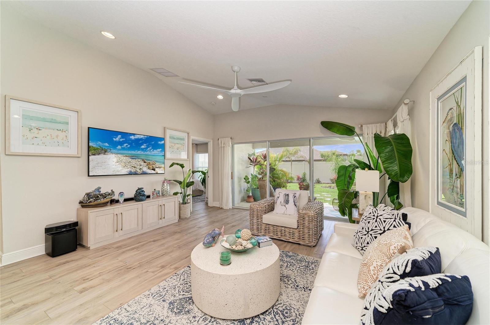 Image 23 of 52 For 12419 Oak Hill Way