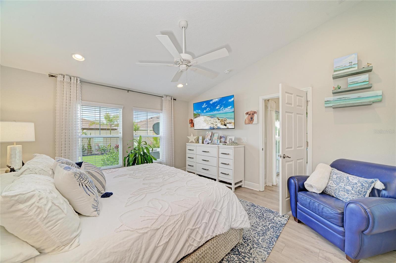 Image 28 of 52 For 12419 Oak Hill Way