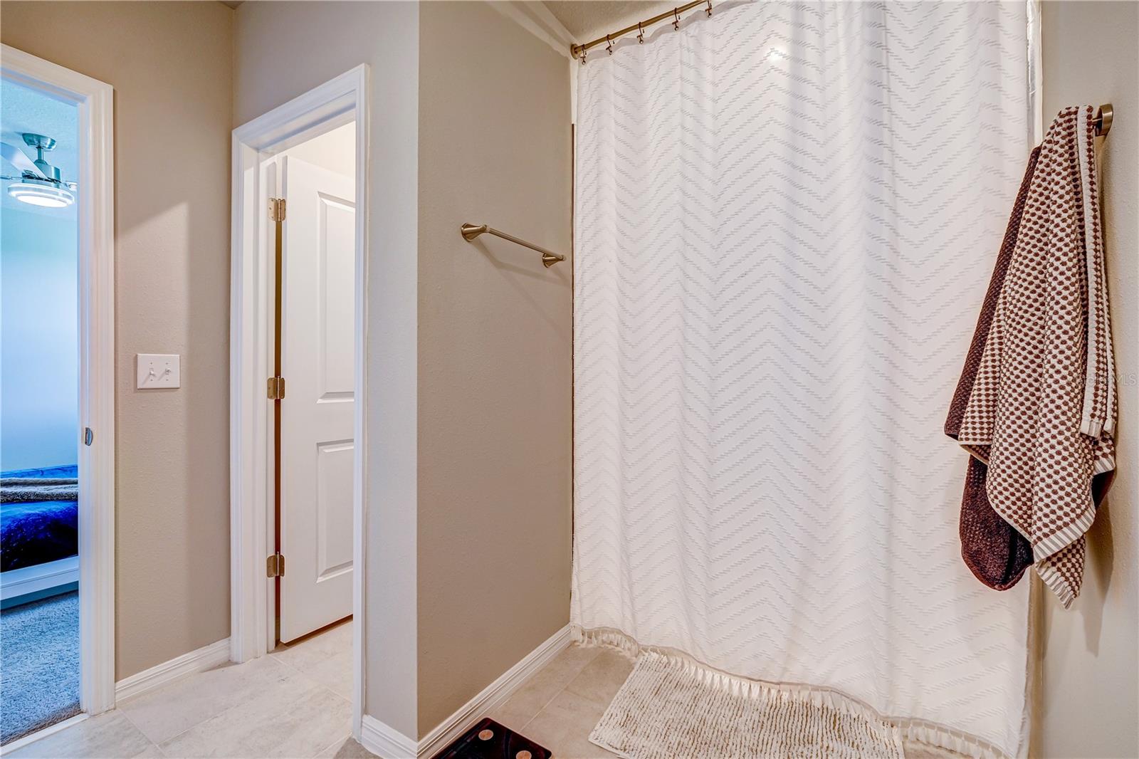 Image 20 of 46 For 10210 Daybreak Glen